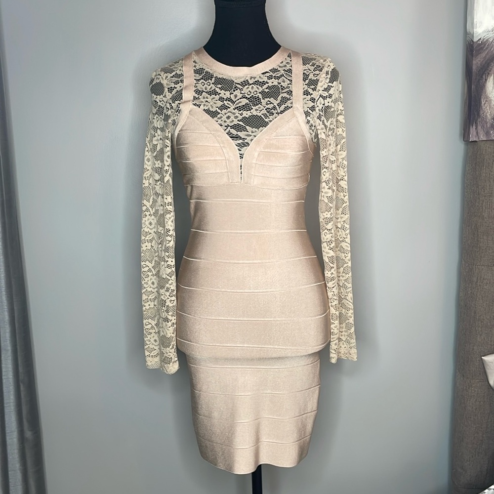 Bebe Cream Lace bodycon dress, very figure flattering and great for a night out!